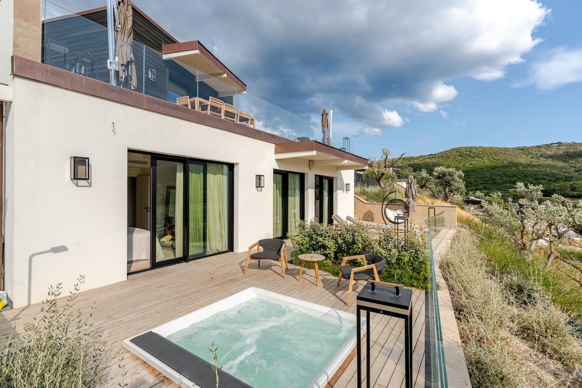 Luxury Villa Near Porto Ercole with Hot Tub (3B)