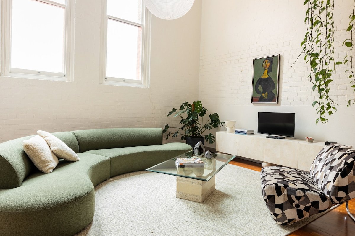 Warehouse in cool Collingwood. gallery image 2