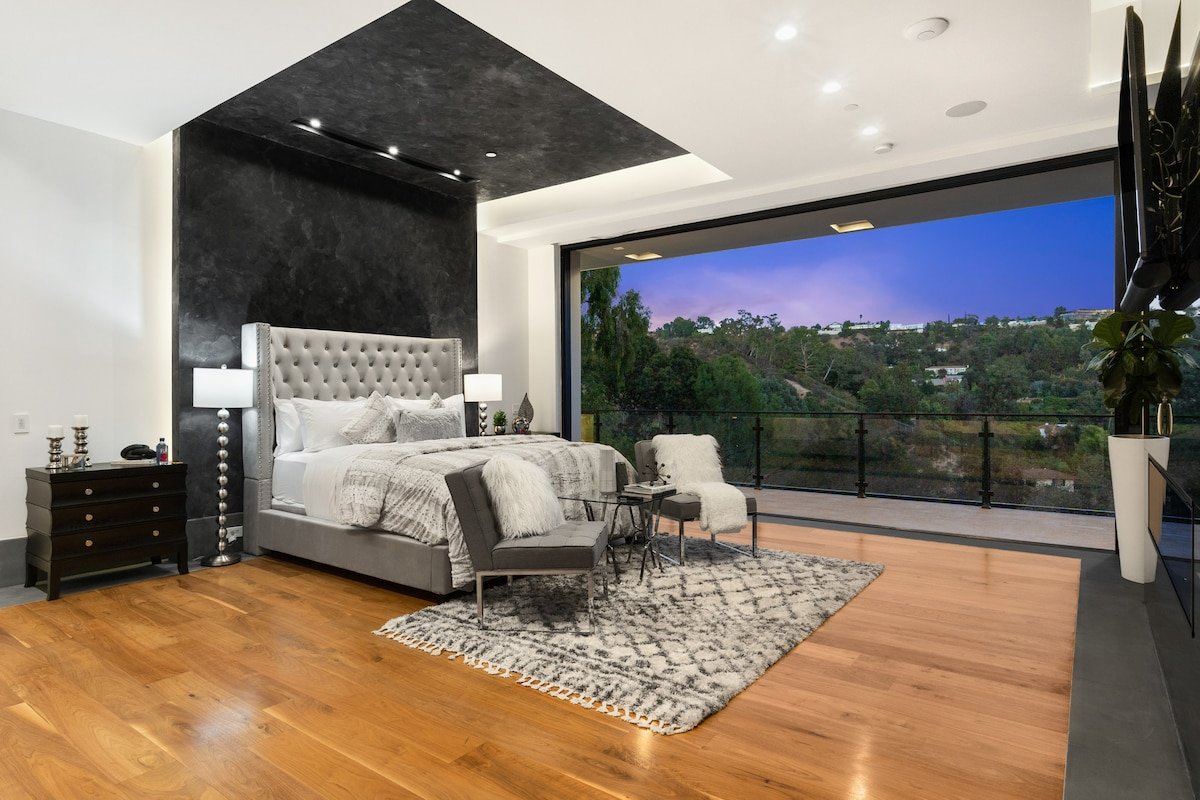 Celebrity Villa In Beverly Hills gallery image 4