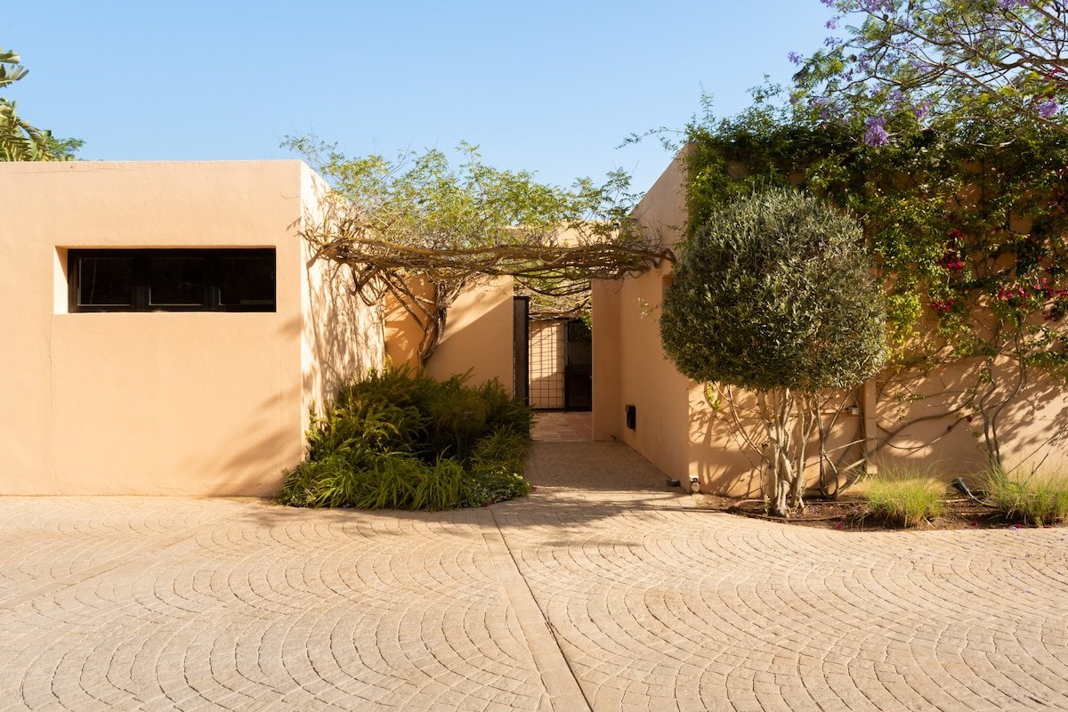 Luxury-Infinity Pool-Gardens-Large gallery image 5