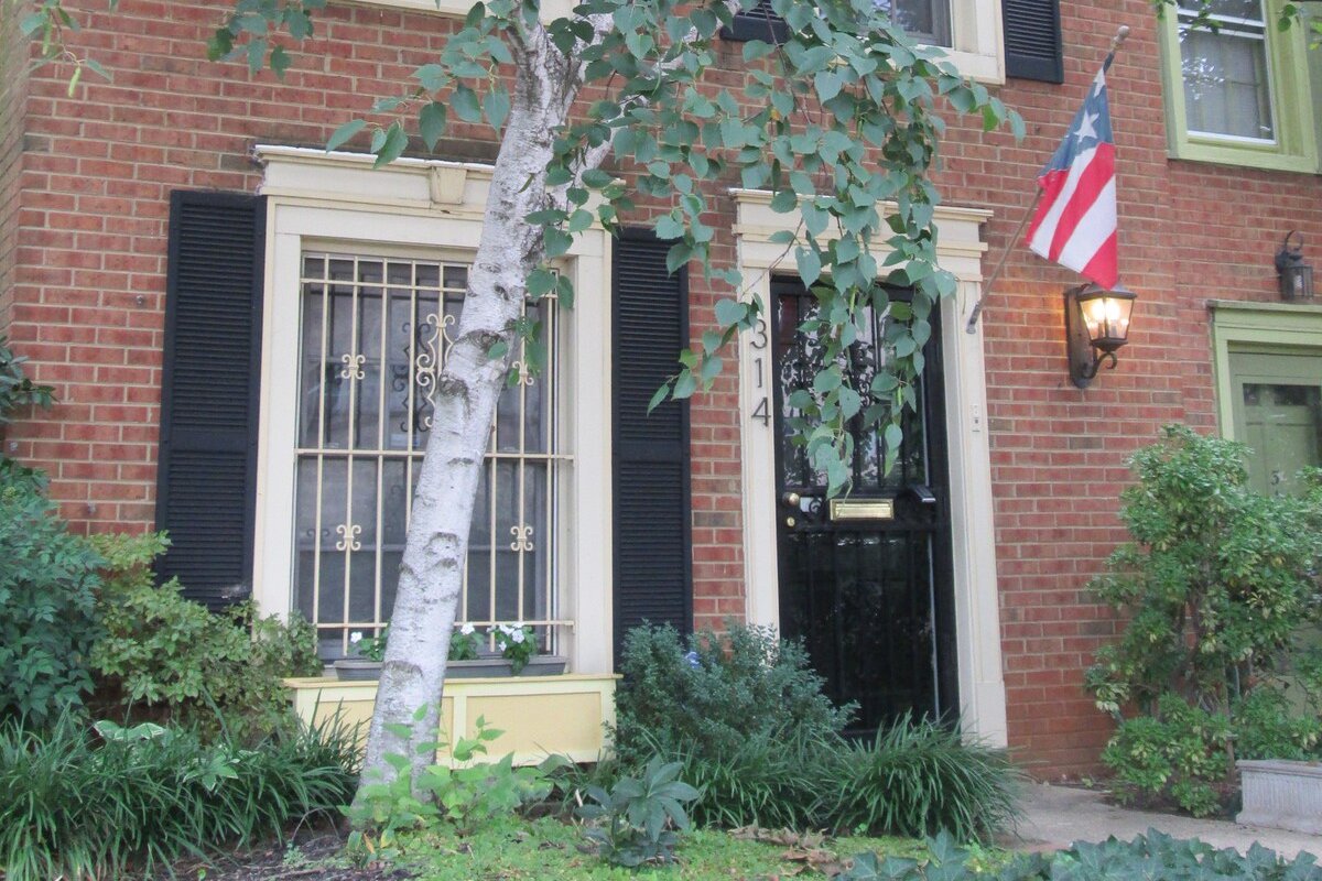 Perfect location, wonderful home for a DC stay. gallery image 3