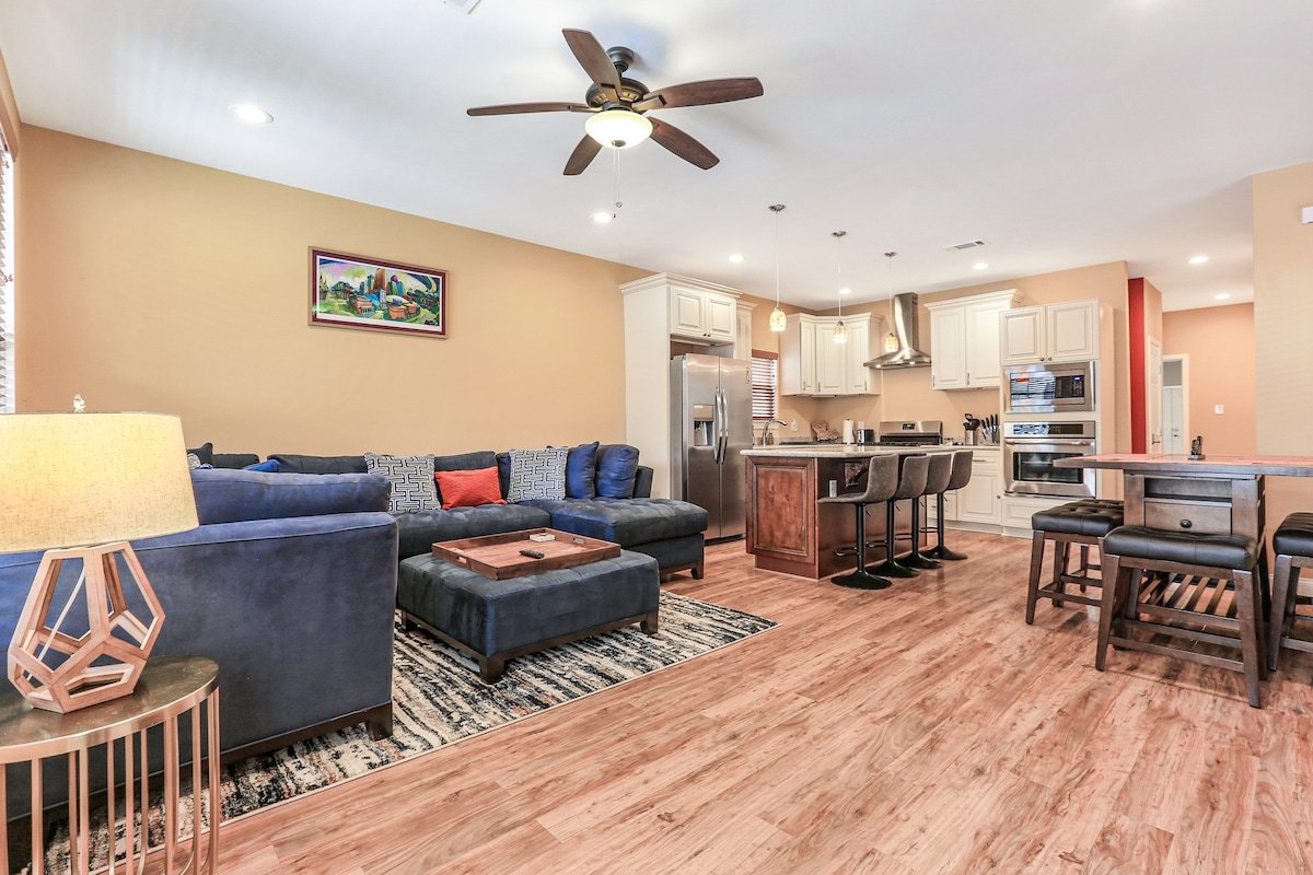 Modern and Colorful Home in the Heart of Mid City gallery image 2