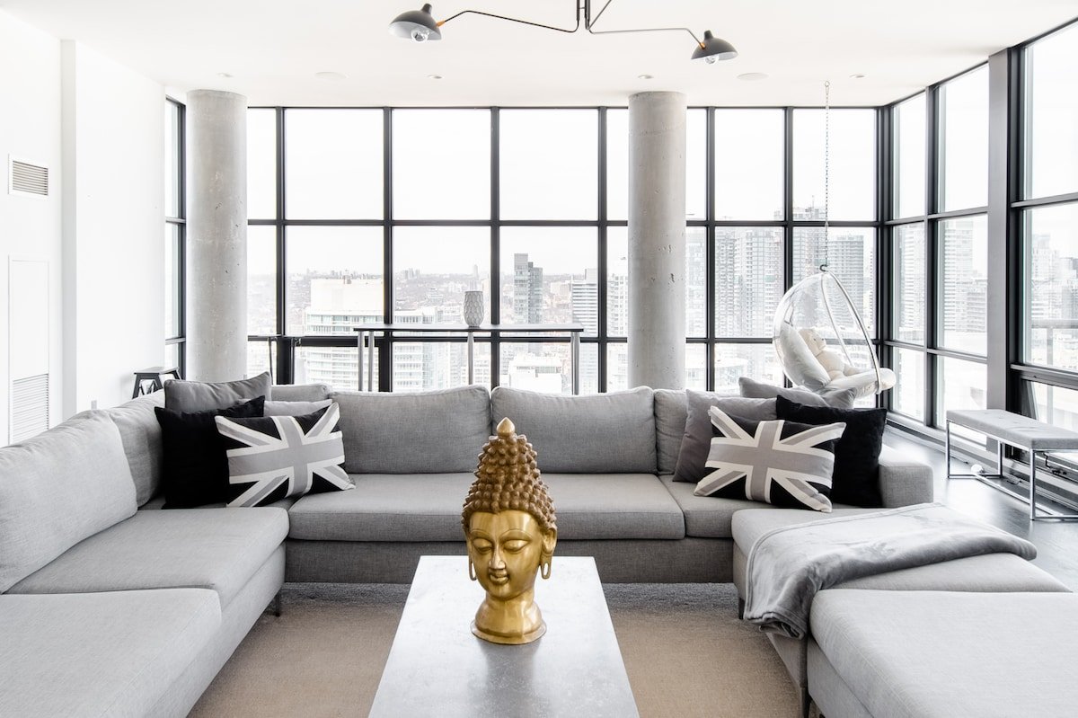 Corner Penthouse with Skyline and Lake View! gallery image 2