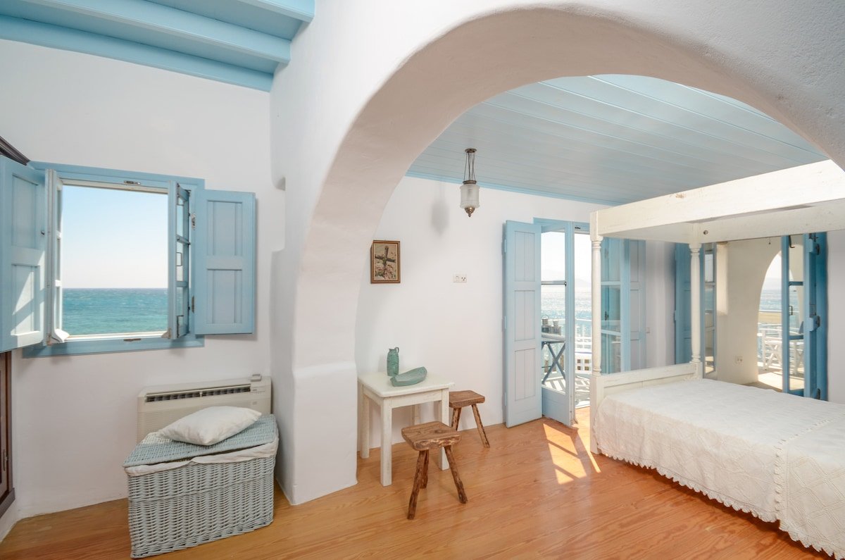 Unique Beachfront Cycladic Villa @ Agios Prokopios gallery image 3