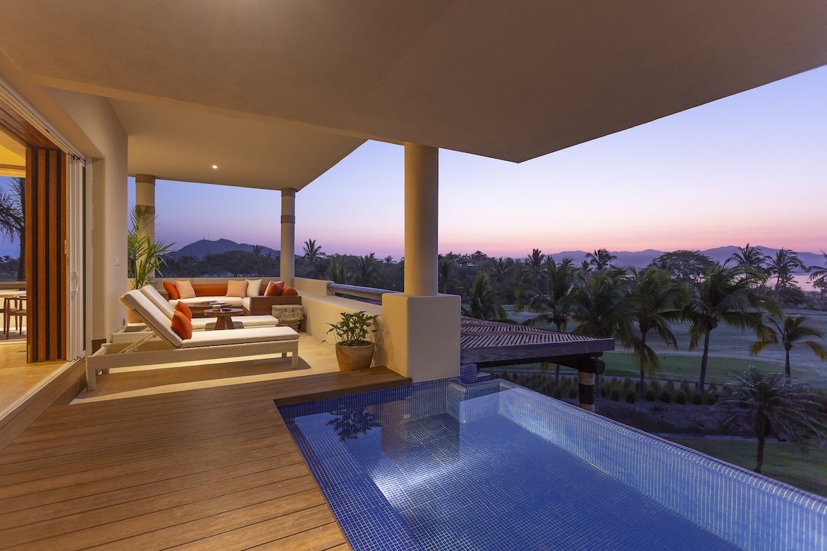 Condo w/ Golf Views, Infinity Pool + Workspace