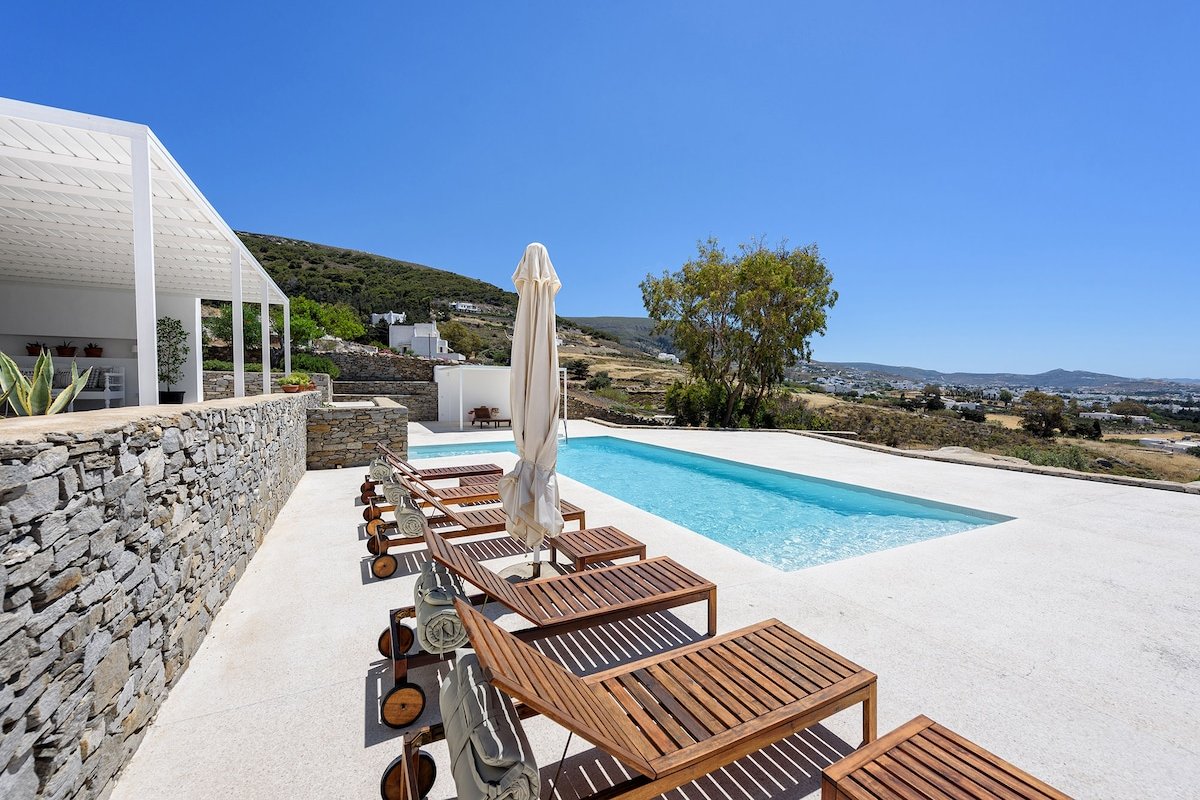 Villa Aktaia, 4 br & private pool close to Parikia gallery image 3