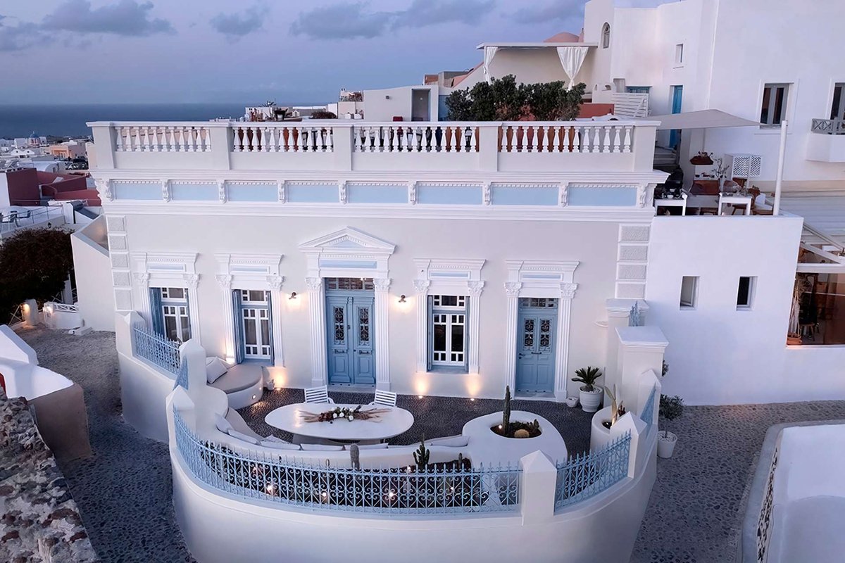 Oia Mansion • Sunset Views • Jacuzzi • 4 Bedrooms