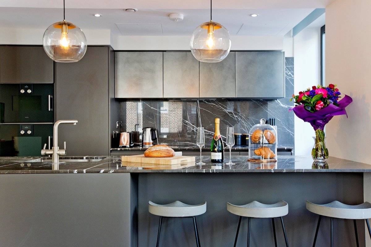 37GS Residences | 2bedroom Apt 208 near Piccadilly gallery image 4