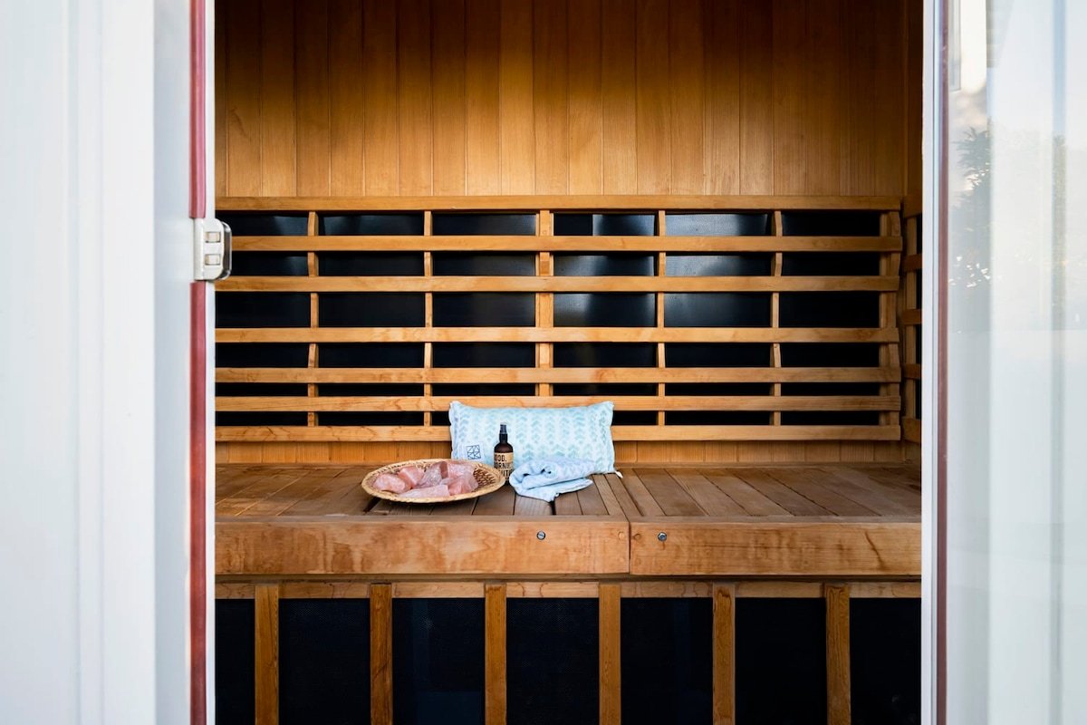 Hillside Hideaway w/ Deck & Spa in Topanga Canyon gallery image 5