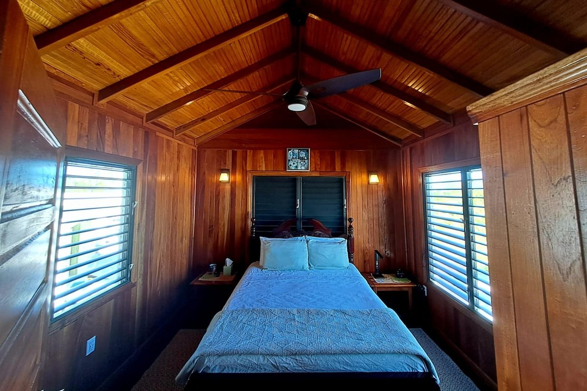 Therapy, Entire Property – AC, Boat Transfer gallery image 4