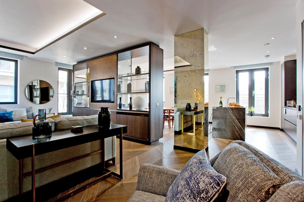 Golden Square Seventeen gallery image 3