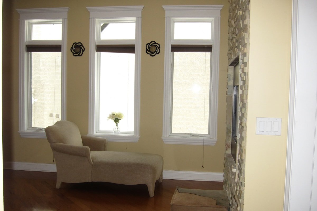 Spacious Beauty 3BR 3Bath Duplex w/ Roof-Top Deck gallery image 5