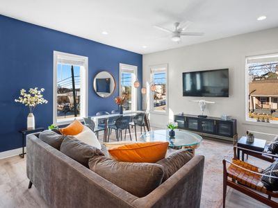 Luxury 3-Bedroom Retreat w Stunning Rooftop Views