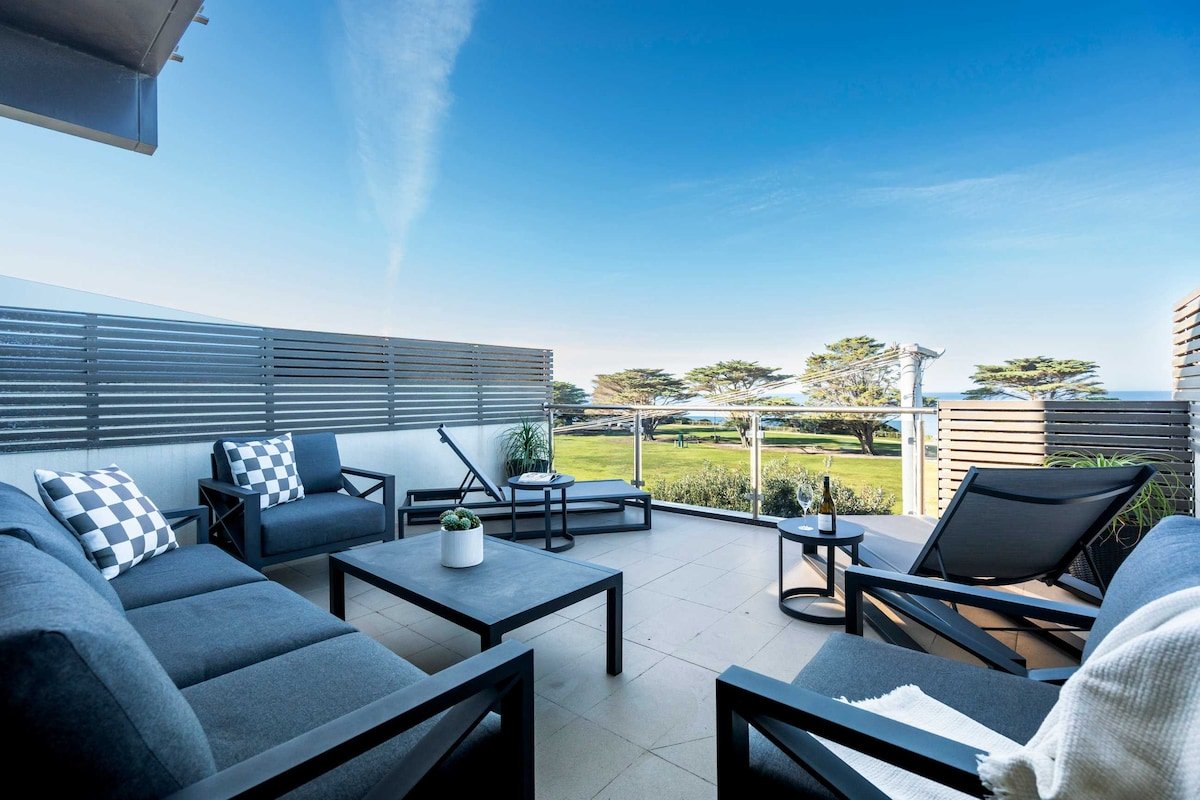 Luxury Meets Oceanfront Bliss on The Esplanade gallery image 3