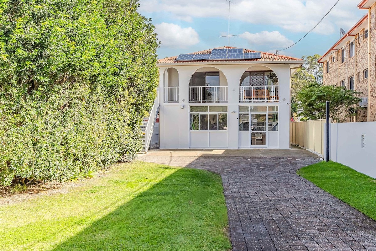 Coastal Home Retreat – Spacious, Sleeps 12 gallery image 4