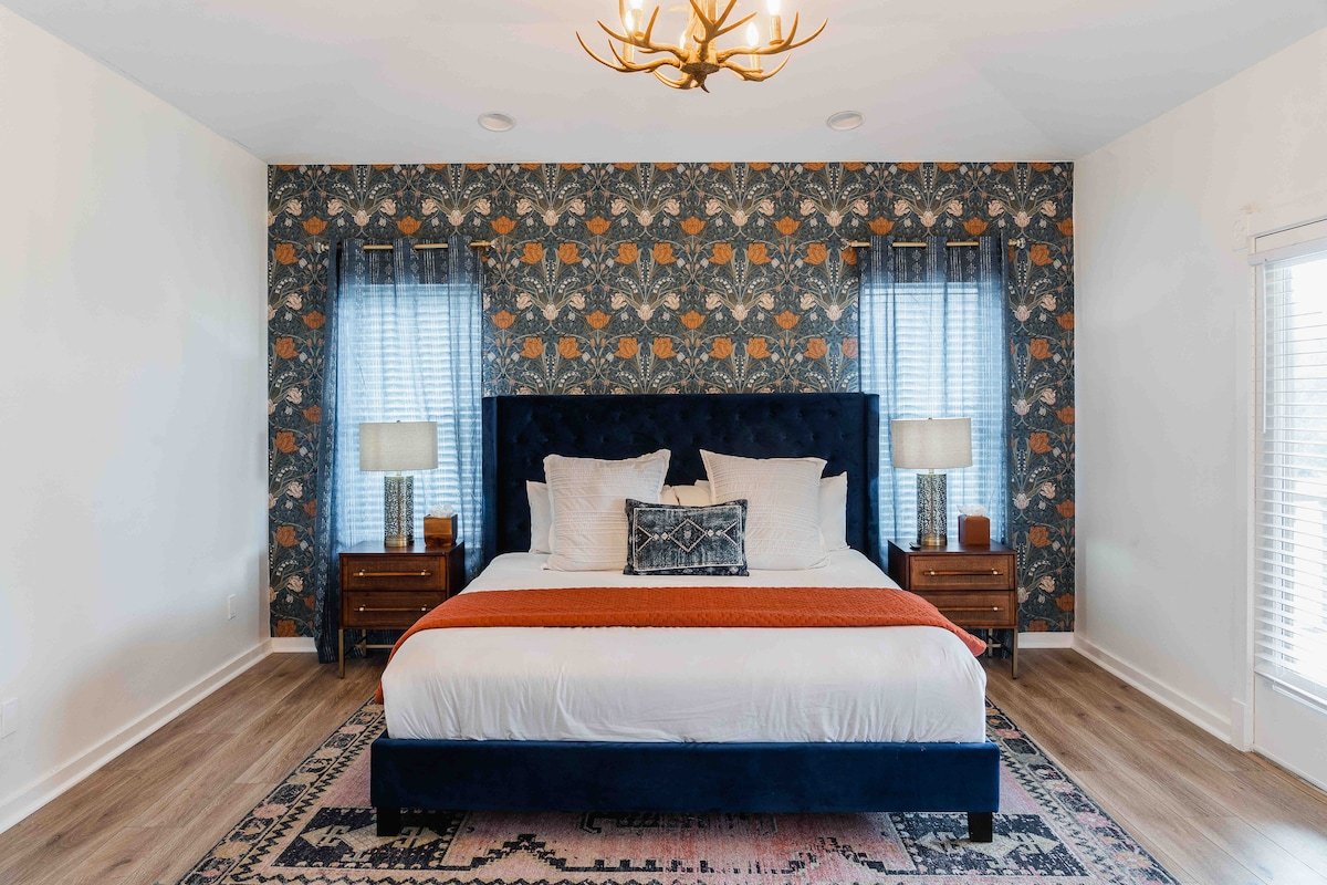 Austin Villa w/ Heated Pool+Hot Tub+Game Room+Cows gallery image 4