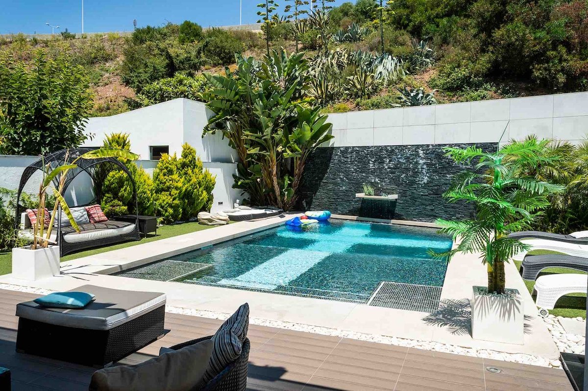 Palm Tree Villa gallery image 4