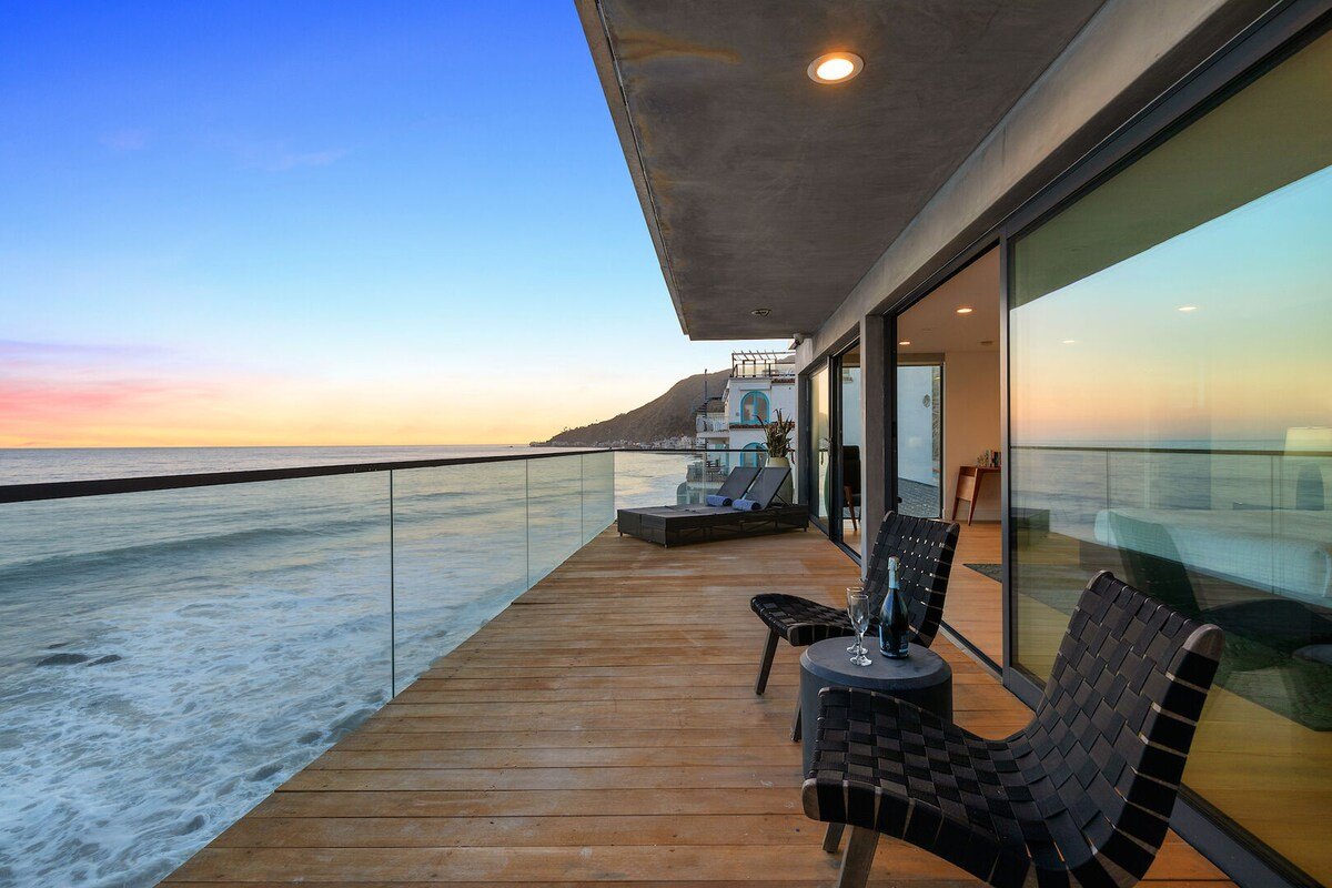 Infinity by Fieldtrip | Lux Four-Level Oceanfront gallery image 3