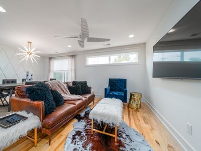 ROOFTOP HOT-TUB WITH DOWNTOWN VIEWS #2