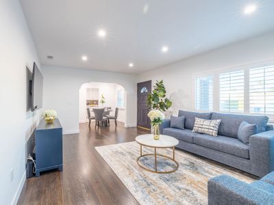 Charming!! 3 Bed room SoFi Home