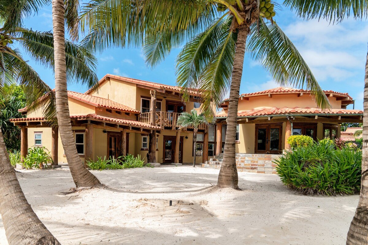 V1 – Villa Esplanade | On The Beach Luxury Stay gallery image 4