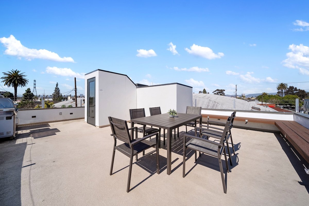 Lux 5BR Oasis: Pool, Firepit & Private Rooftops gallery image 5