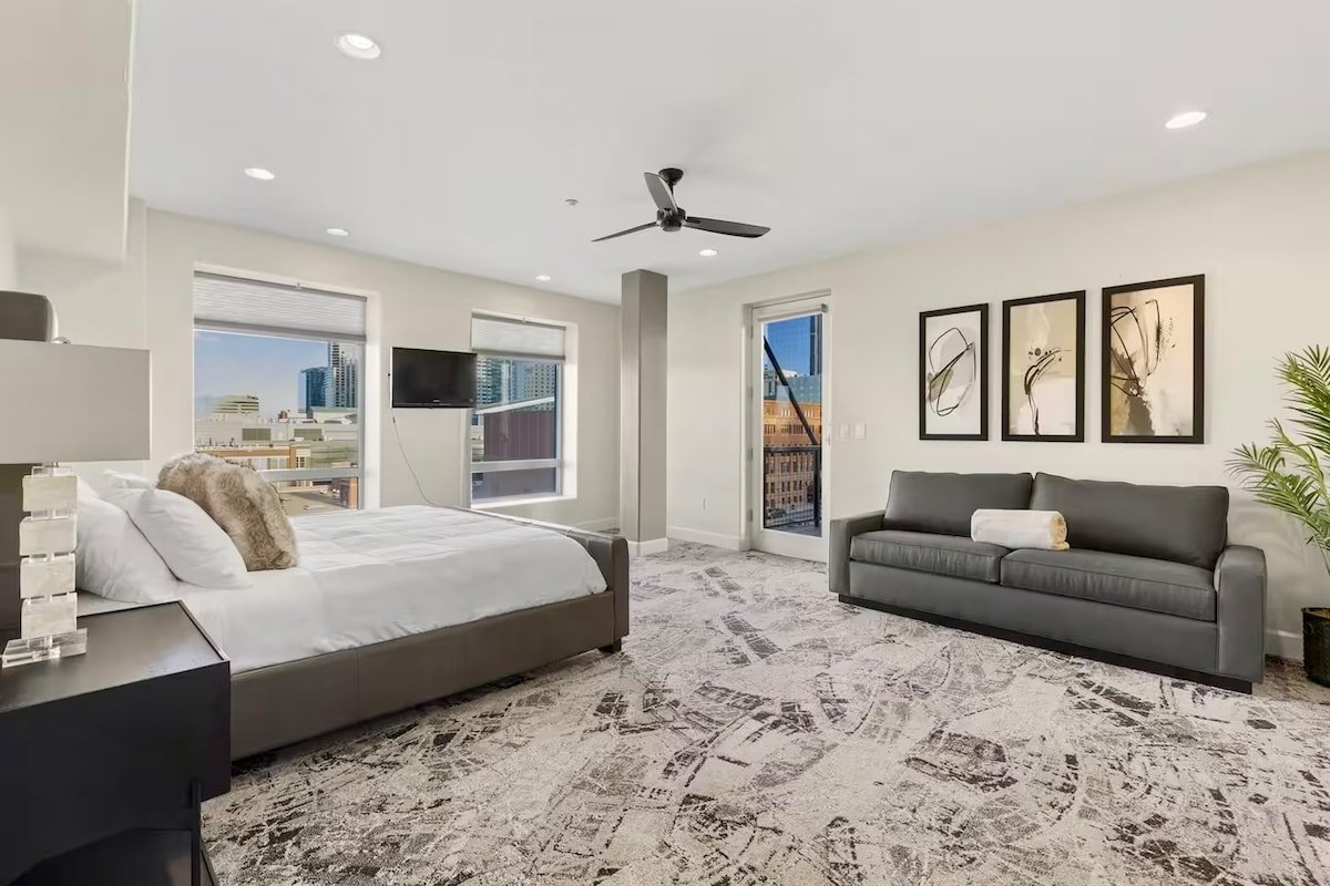 The Executive! Stunning Downtown Loft! Great Views gallery image 5