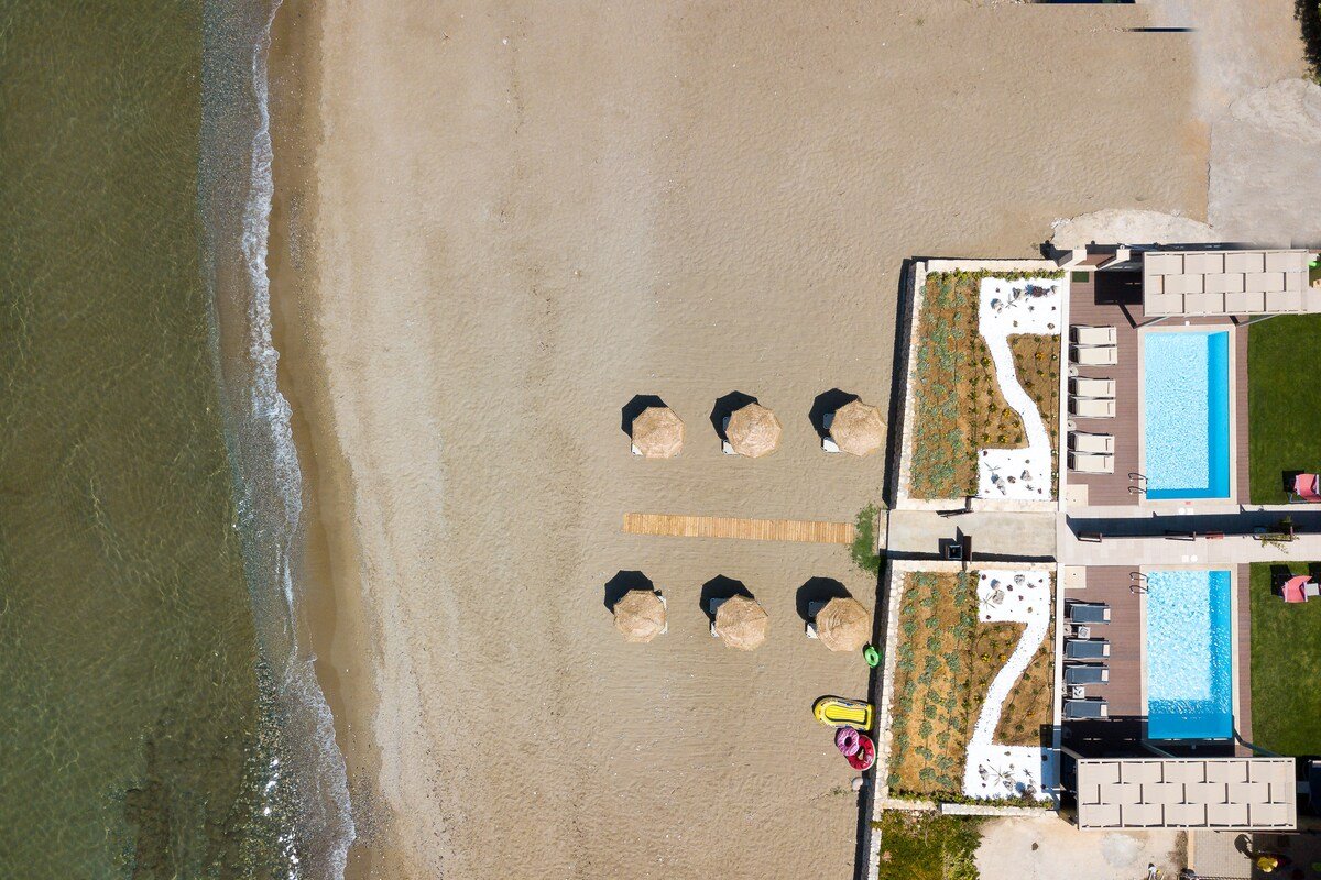 Iris & Espera Luxury BeachFront Residences gallery image 3