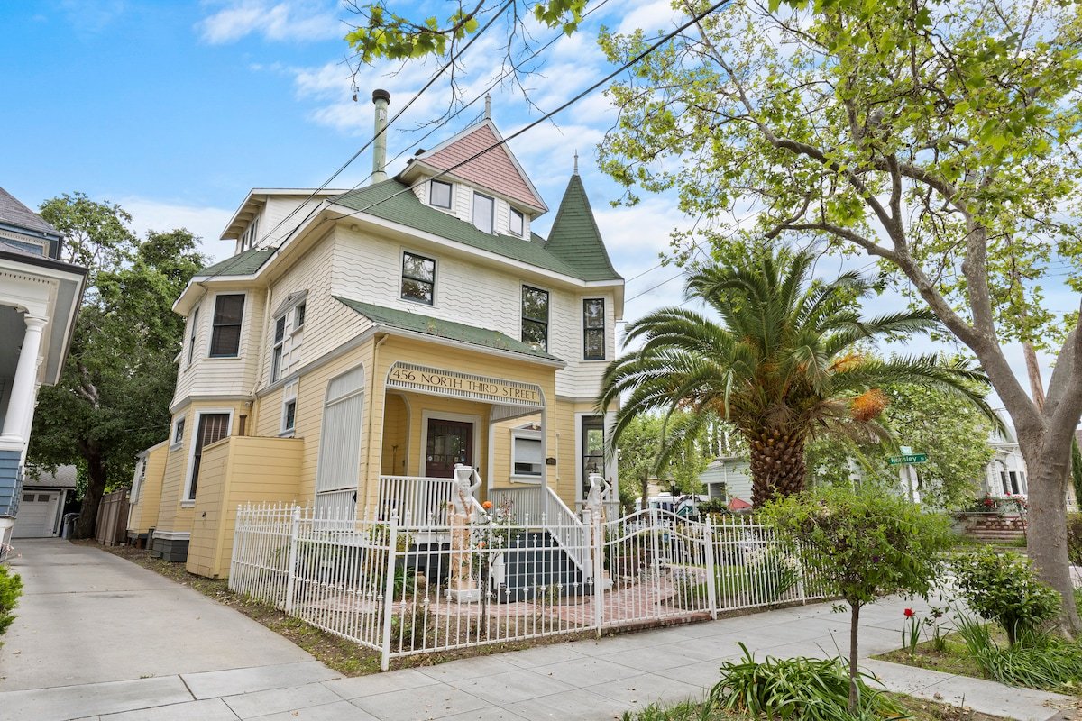 SJ Downtown Historical with Victorian Experience gallery image 3