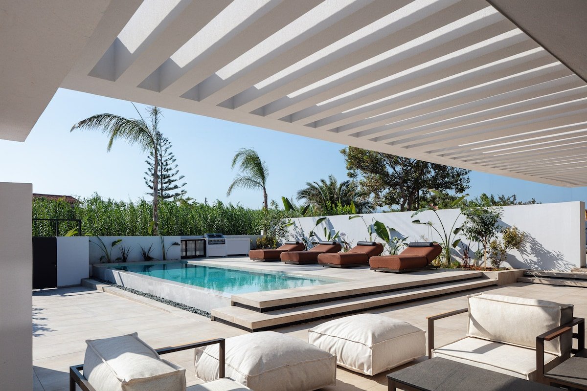 Nuera II: Modern 4BR Villa, 300m from the Beach gallery image 3