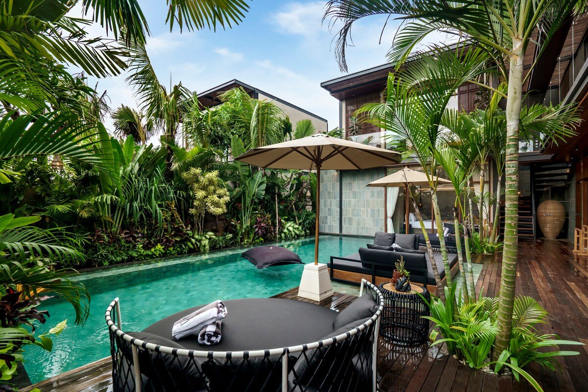 Luxury 6BR Villa, 400m to Canggu’s Finns Beach gallery image 4
