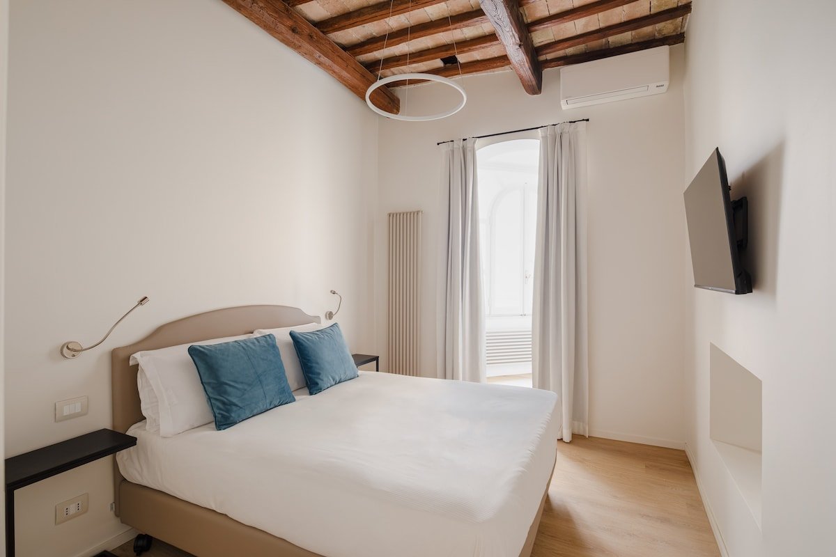 Modern 2Bed,2Bath at Spanish Steps gallery image 4