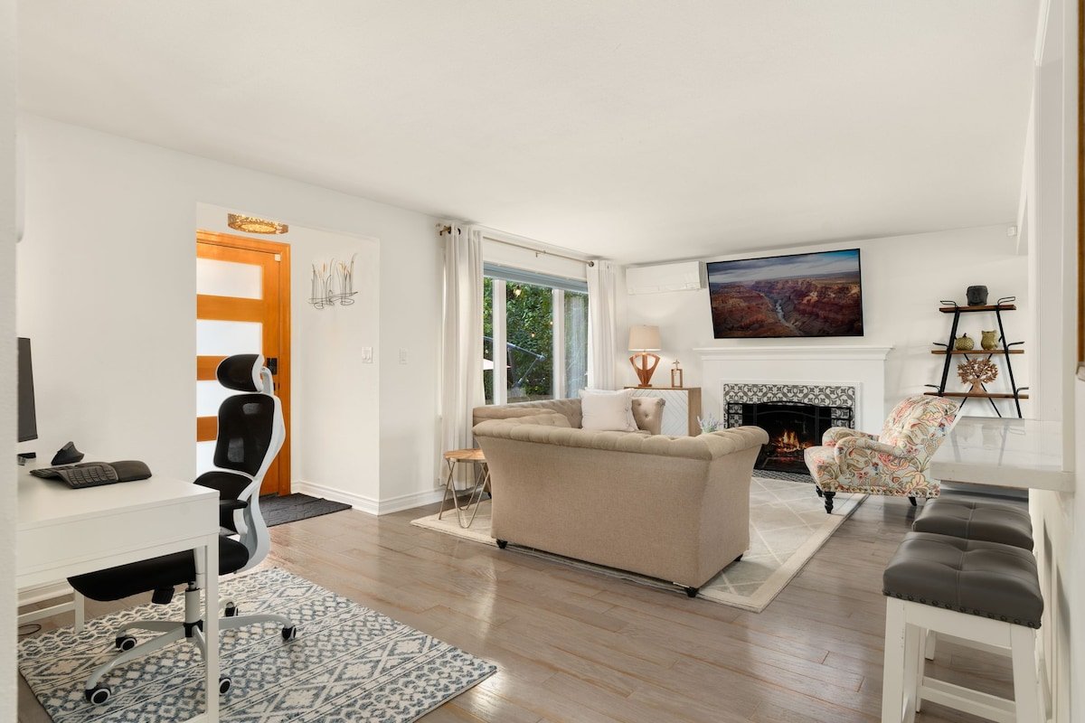 4 BR Luxury Craftsmen | Queen Anne | Family/Pet+ gallery image 4