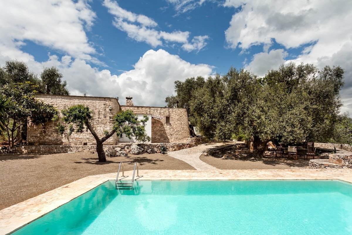 Historic Villa and Trullo With a Private Pool gallery image 2