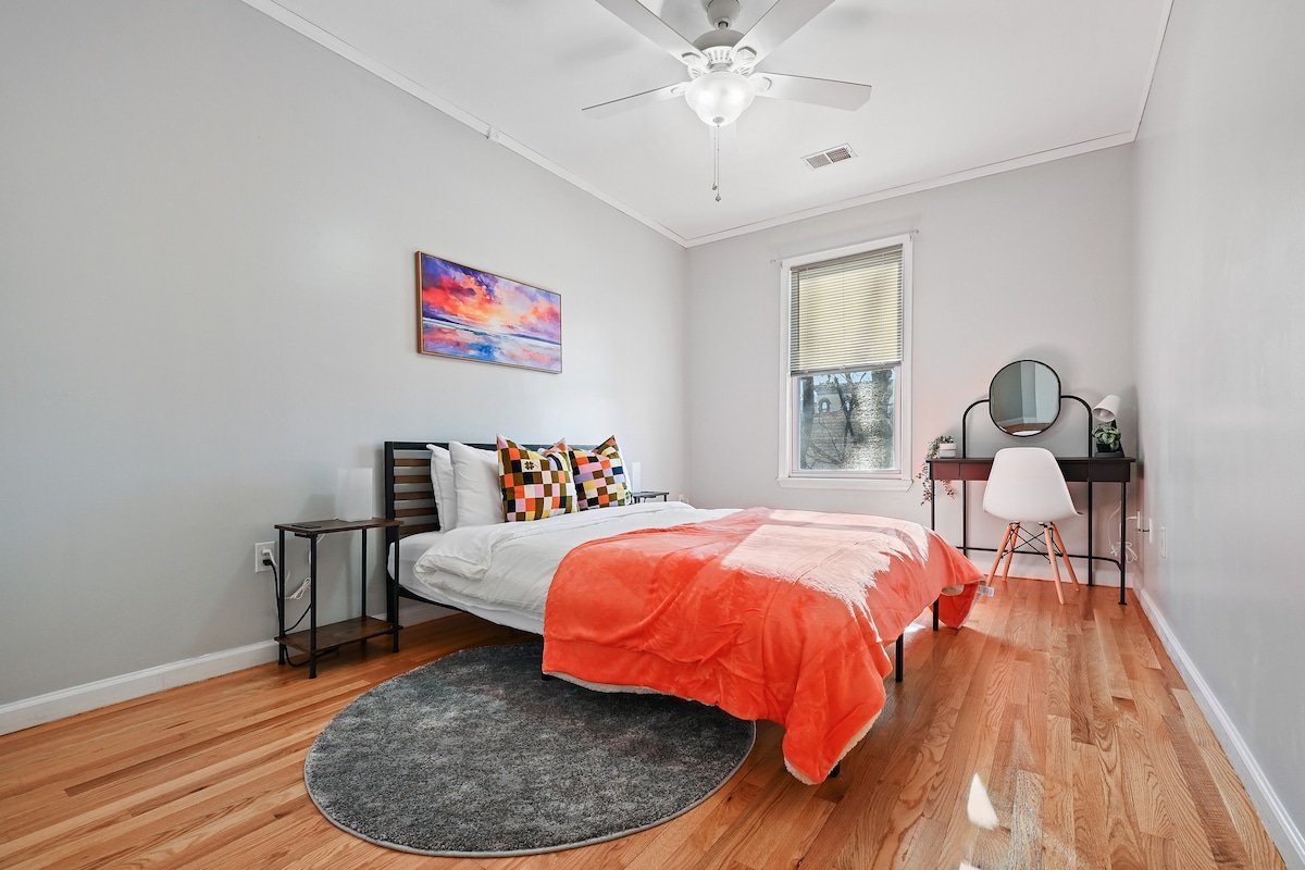 Spacious 3Bed Retreat w. Parking & Easy NYC Access gallery image 4