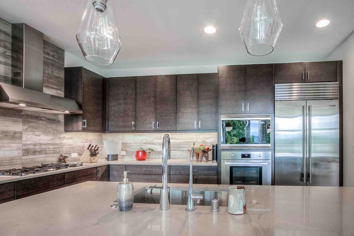 Downtown Oasis, 4 Bd new home w/tub & rooftop deck gallery image 5