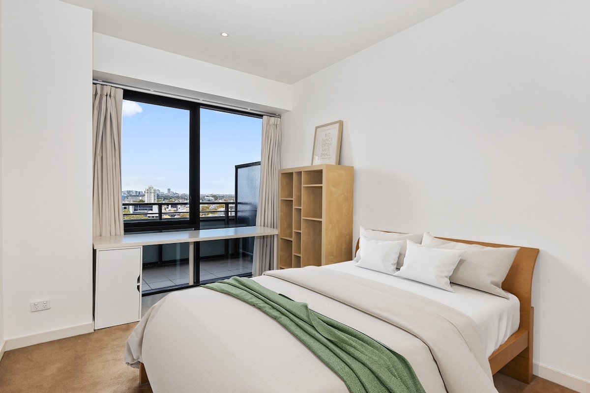 Lux Short Stay (3 Bedrooms) at Clarendon Tower gallery image 3