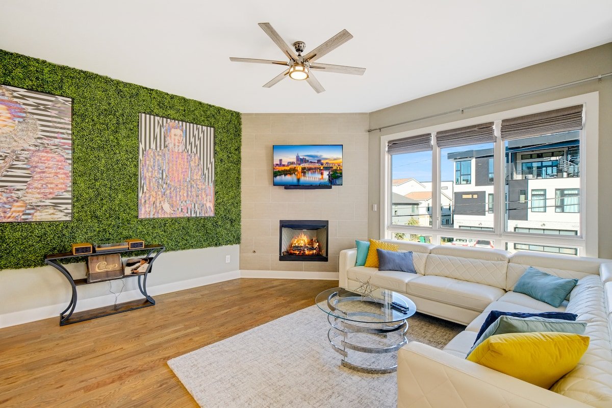 City Lights & Broadway Nights: Nashville Gem gallery image 3