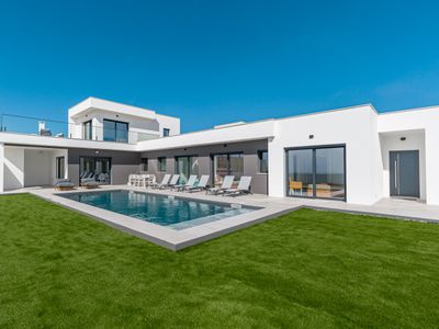 Villa Locki with ocean view