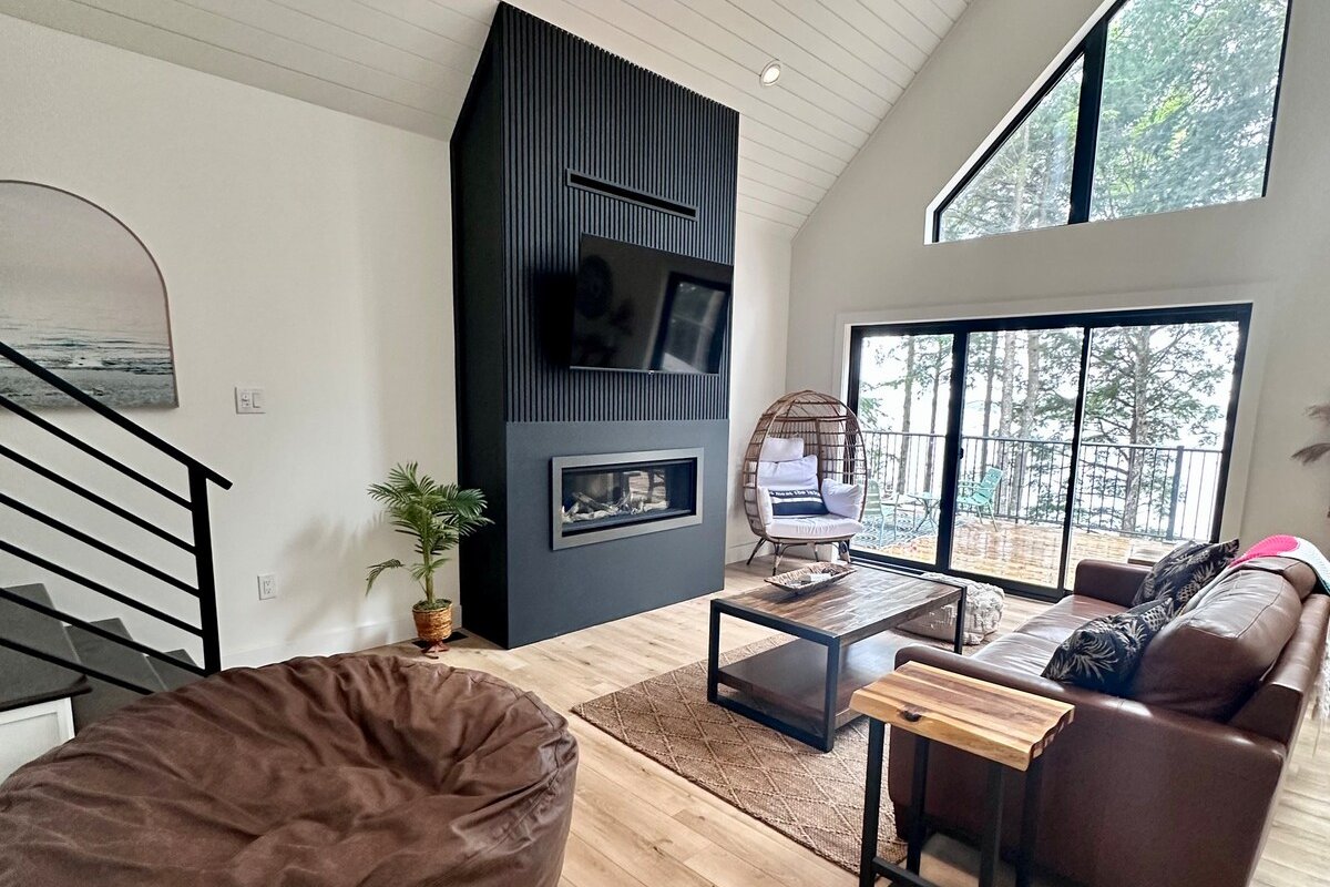 Cozy Lakeside Retreat, Hot Tub & Sauna Escape gallery image 3