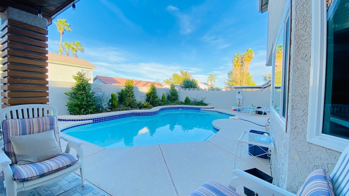 Henderson 4-Bedroom 3-Bath Home with Pool and BBQ gallery image 4