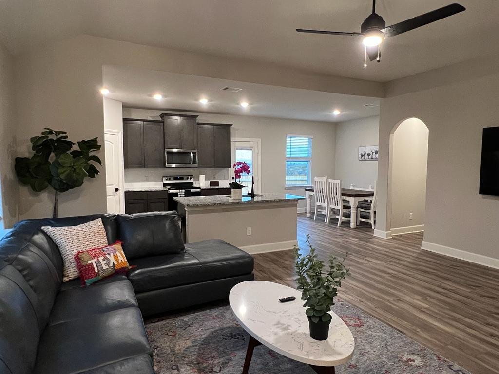 5TVs*75”TV*Fort Worth*Arlington*4Bedroom*King Bed gallery image 4