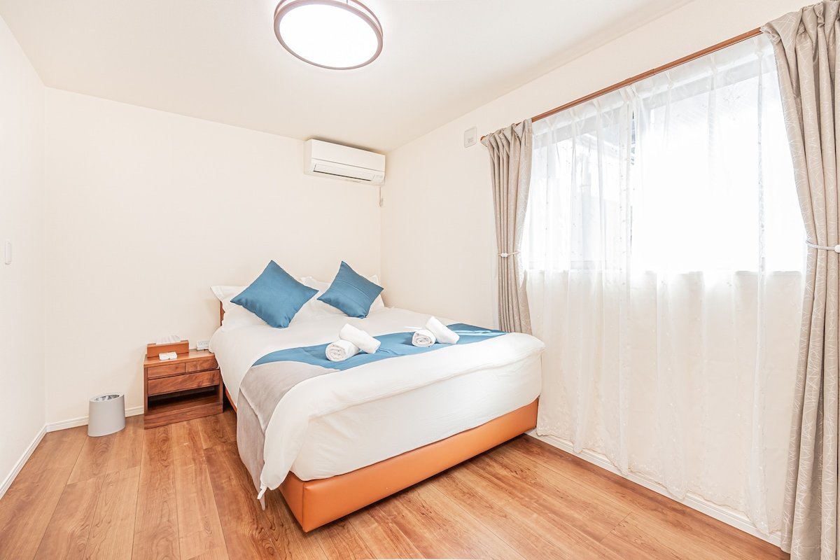 Tokyo 4BR 2BA House • Free Parking • 8min to Train gallery image 5