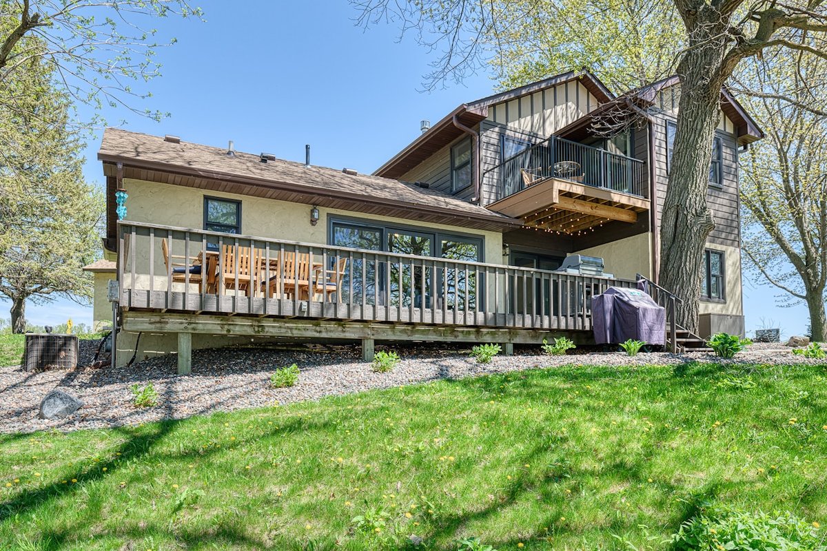 NEW! Maple Lake Retreat – All Season gallery image 3