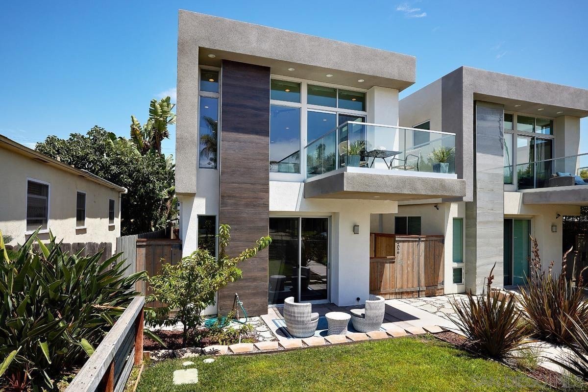 Stunning 4BR Villa with Bay Views & Rooftop Decks! gallery image 3