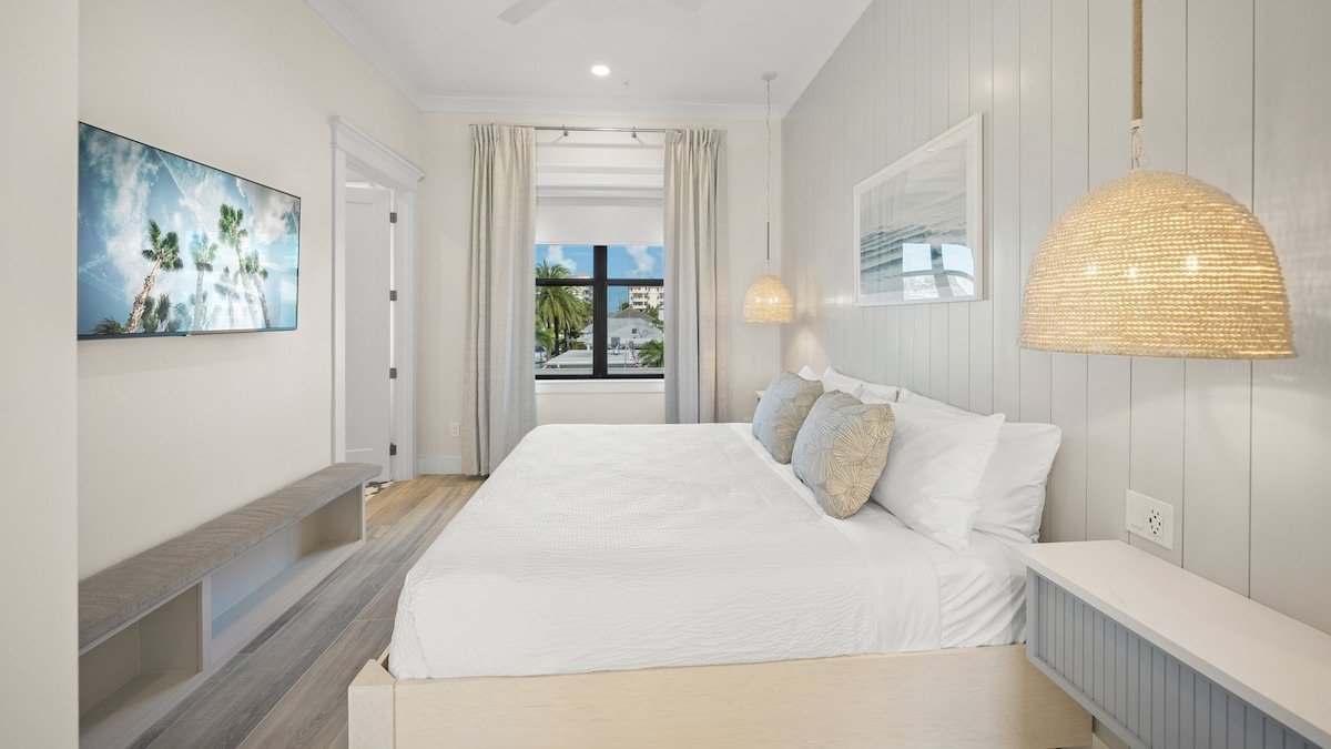 New-Waterslide-Spa-Rooftop-Gulf & Bay Views gallery image 5