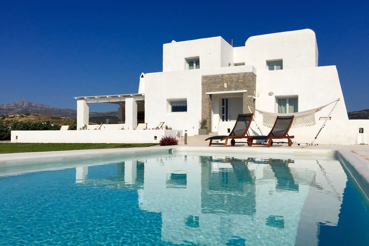 Villa Aria with private pool next to Naoussa gallery image 3