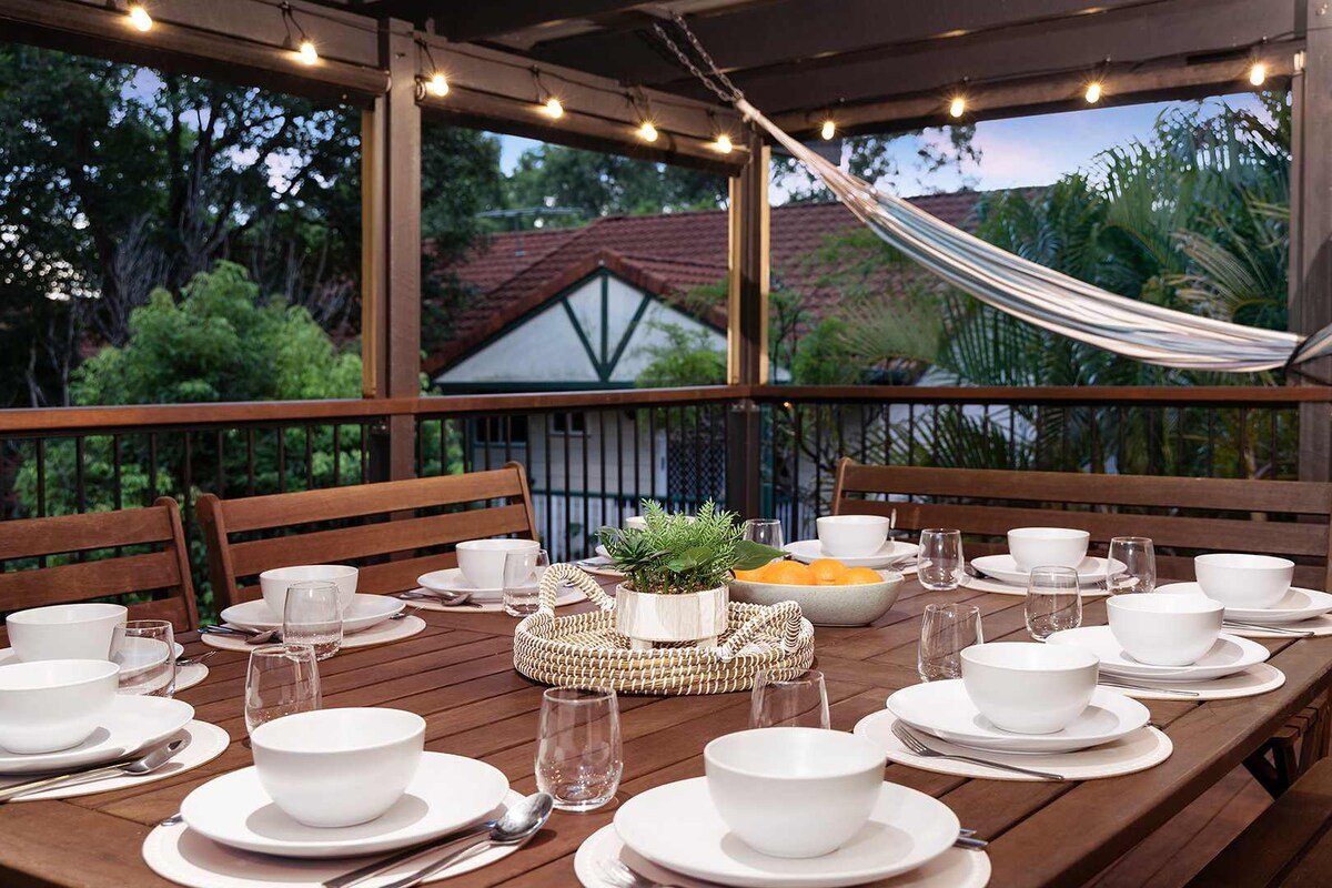 Huge Yard|6 Bedroom Central Brisbane Home|Pets gallery image 3