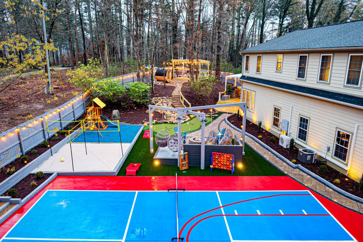 7K+ sq ft Mansion! Backyard Oasis! sleeps 28