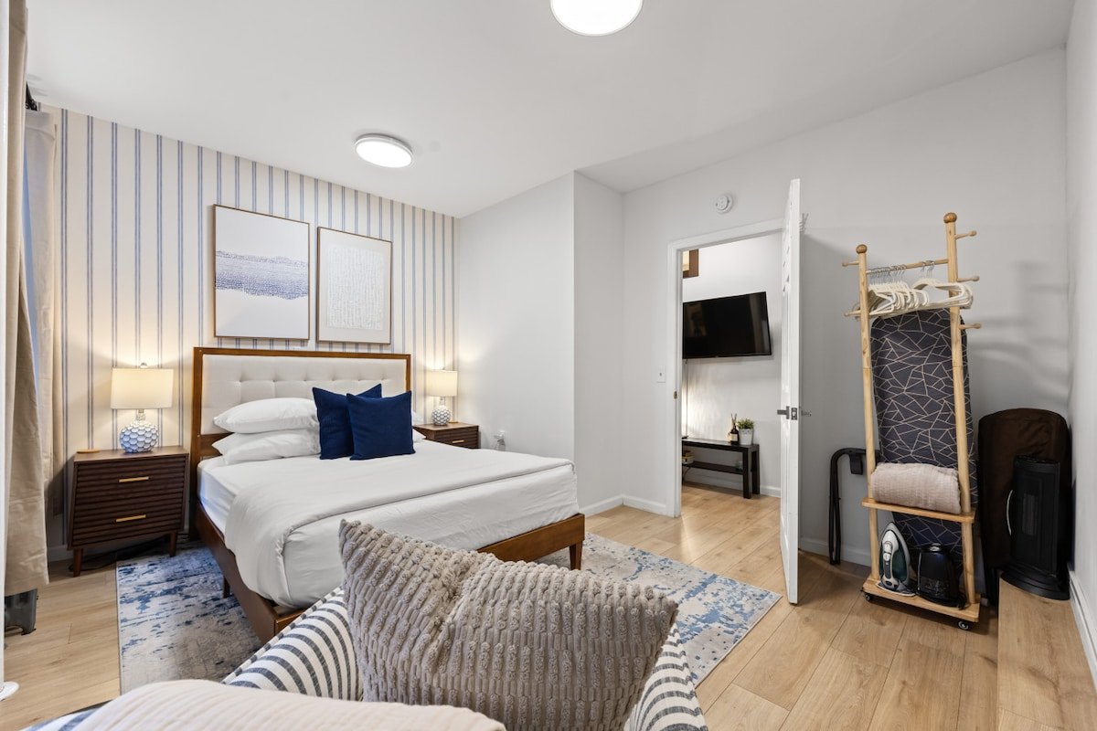 2BR In Times Square Near Restaurants gallery image 3